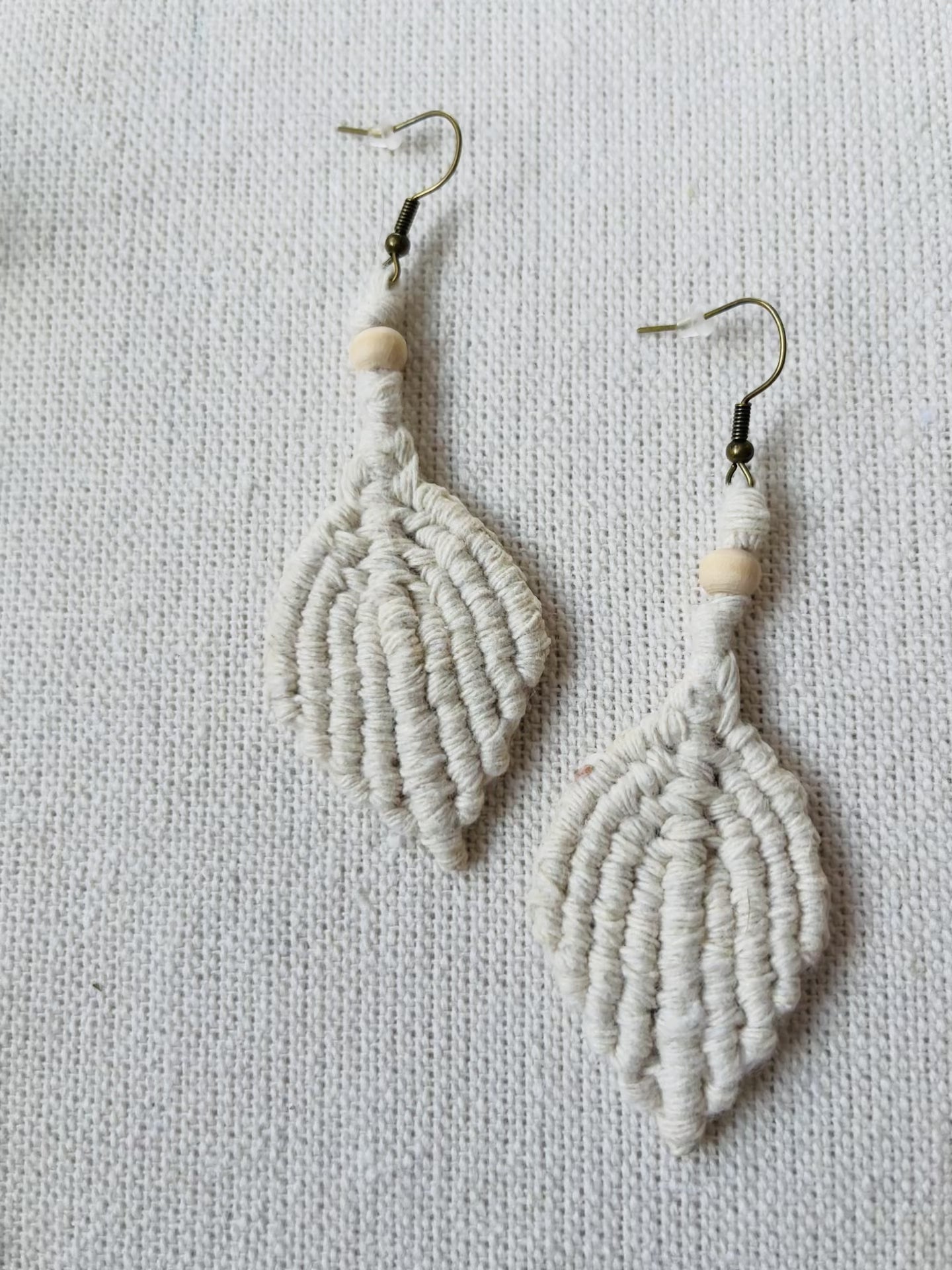 Video showing handmade macrame leaf earrings from different angles and close-up details.